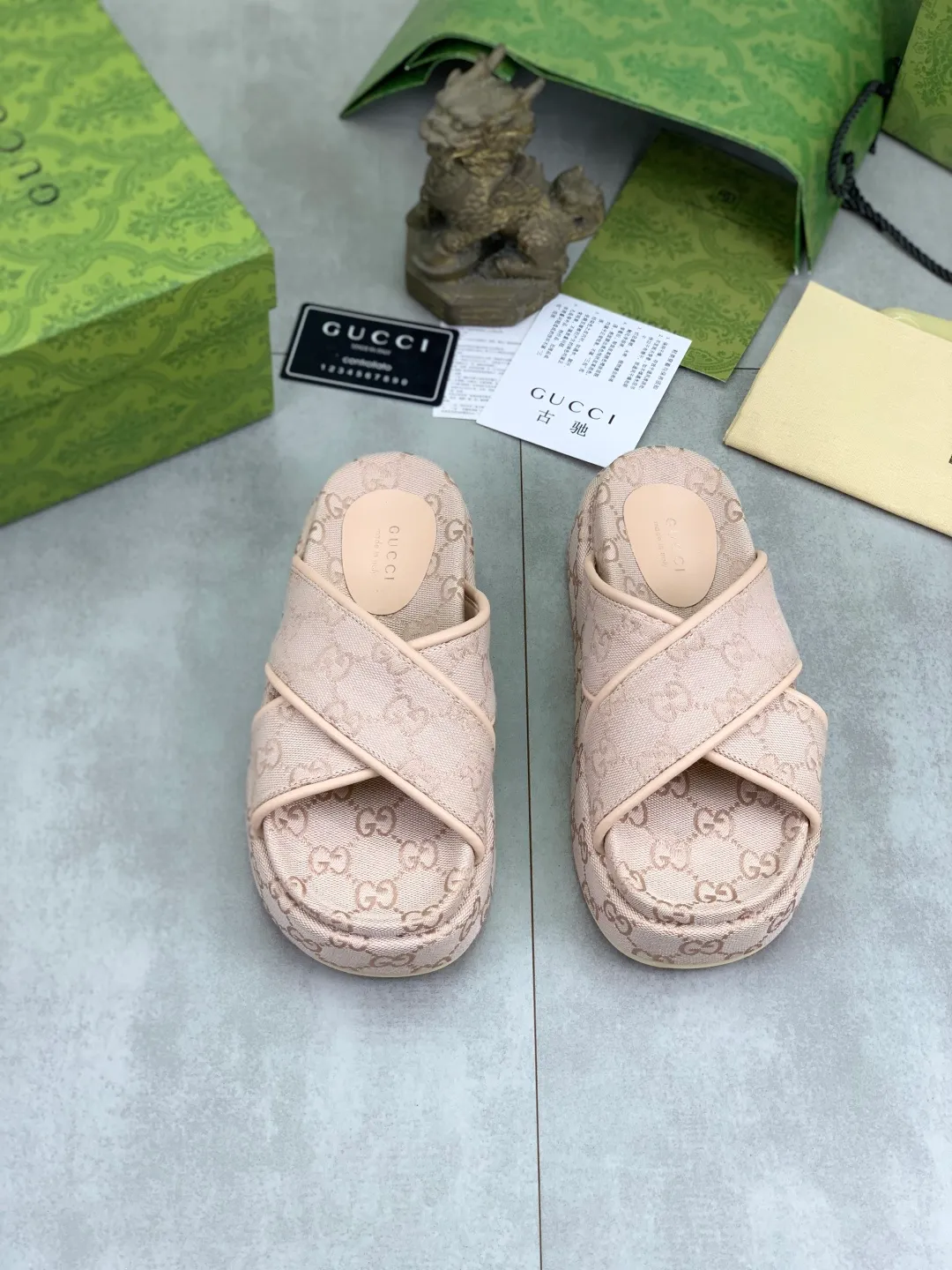 Men's men's shoes 💰P400💰[New model] High version 🎁🎁🎁 GUCCI New casual slippers for the Year of the Snake, original official website, perfect workmanship, transmitting a kind of noble luxury, sublimating its definition of luxury in Gucci's high-end extraordinary craftsmanship. Original Gucci double G combination outsole, code number: 35-46, complete package